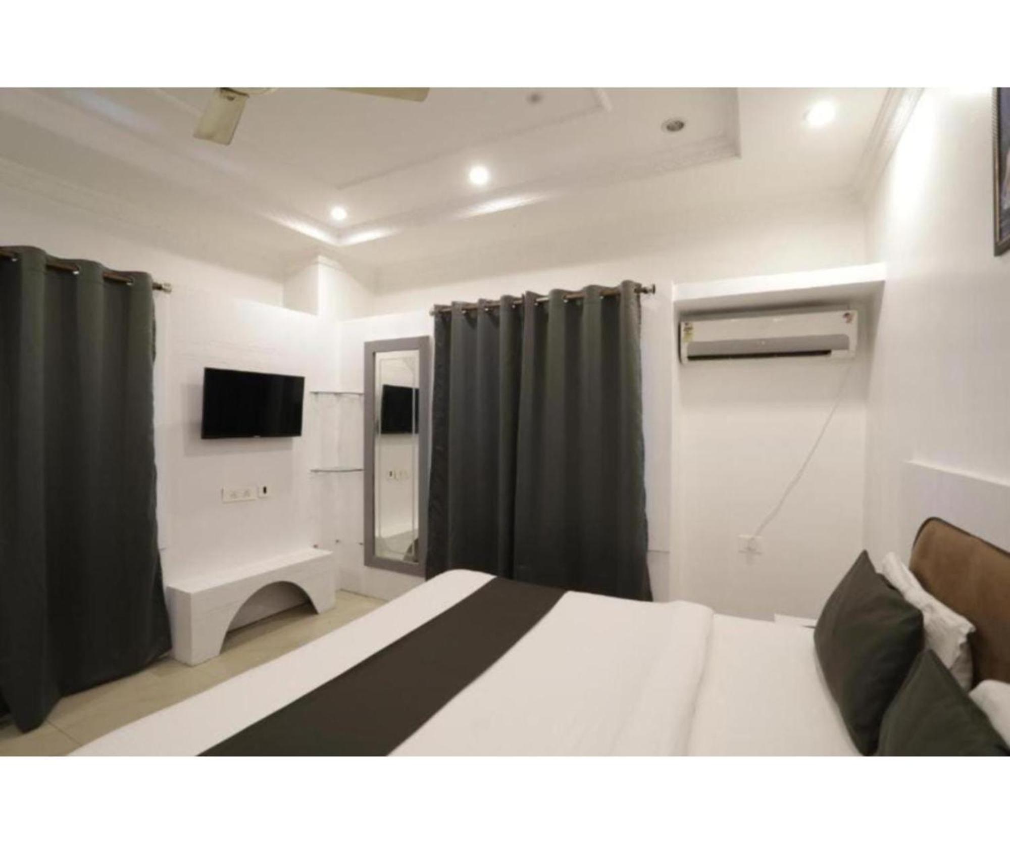 Hotel Day S Luxury Near Care Hospital In Budget Friendly Price Seller 4*